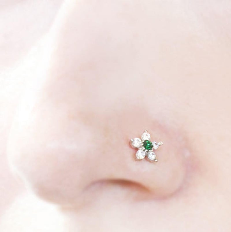 FifthCue 20G 6 CZ Flower Top 316L Surgical Steel L Bend Stud Nose Ring - Image 2