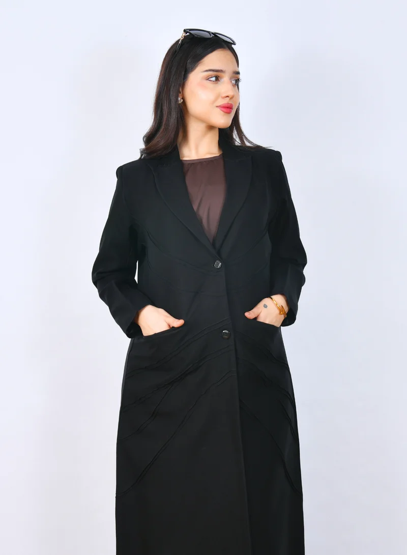 HAWRAA ABAYA Blazer abaya featuring full inner lining with shoulder pads adorned with flowing overlapping stitching details at the front.