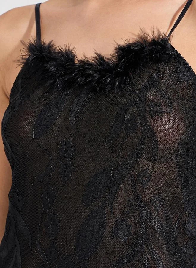 ستايلي All Over Lace Faux Fur Trim Slip