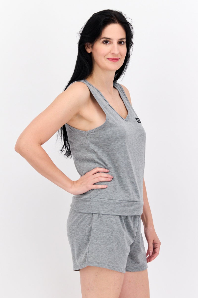 VINCE CAMUTO طقم بيجاما نسائي مكون من 2 قطعة، توب تانك وشورت، رمادي فاتح - Image 3