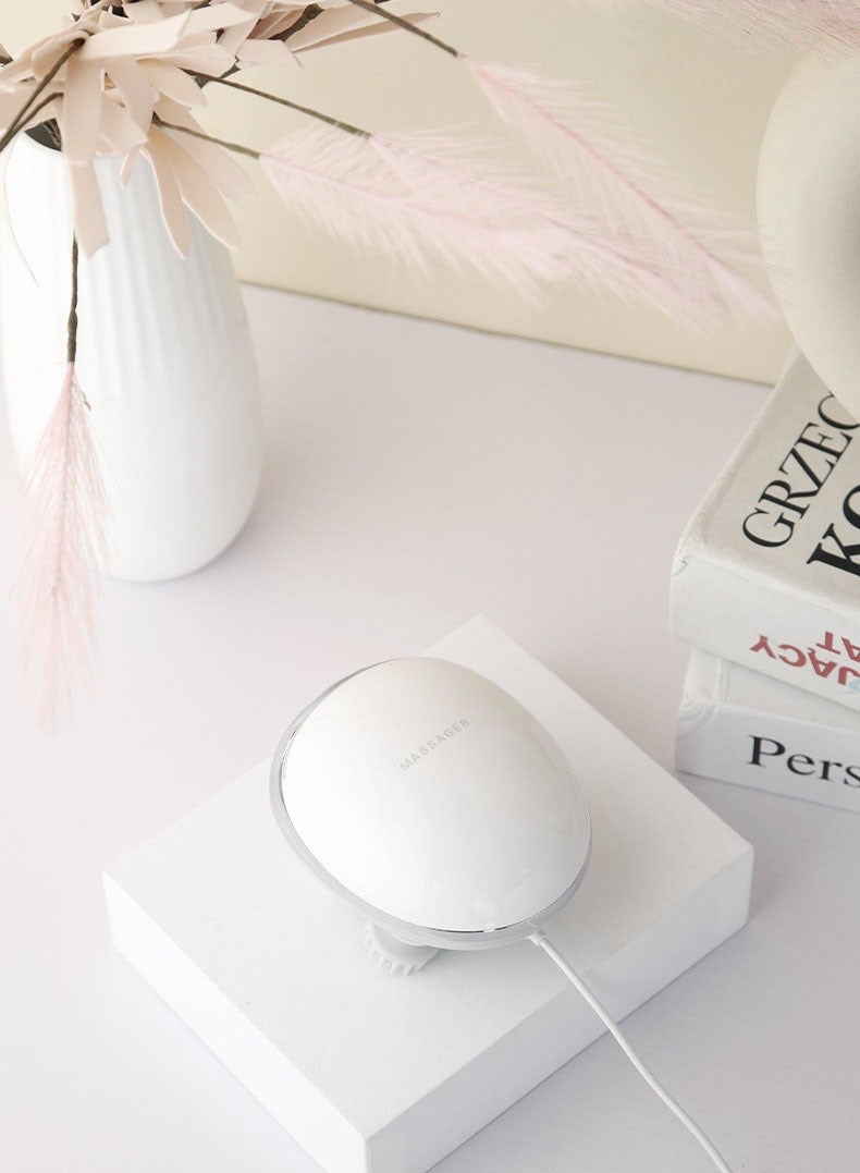 عام يعمل جهاز مساج فروة الرأس الذكي على تعزيز نمو الشعر، ويحتوي على ضوء أحمر. كما يوفر الجهاز تدليكًا ذكيًا لفروة الرأس لتحسين نمو الشعر وتخفيف التوتر ومساعدة في التخلص من الضغوط. - Image 3