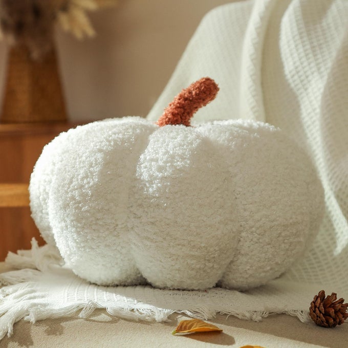 HALLOWEEN PUMPKIN PILLOWS WHITE PUMPKIN SHAPED THROW PILLOWS GIFTS FALL ROOM DECORATION SMALL CUTE HALLOWEEN PILLOW TEDDY FLEECE SMALL CUTE 4X7 INCHES PILLOW FOR NATURAL DECOR