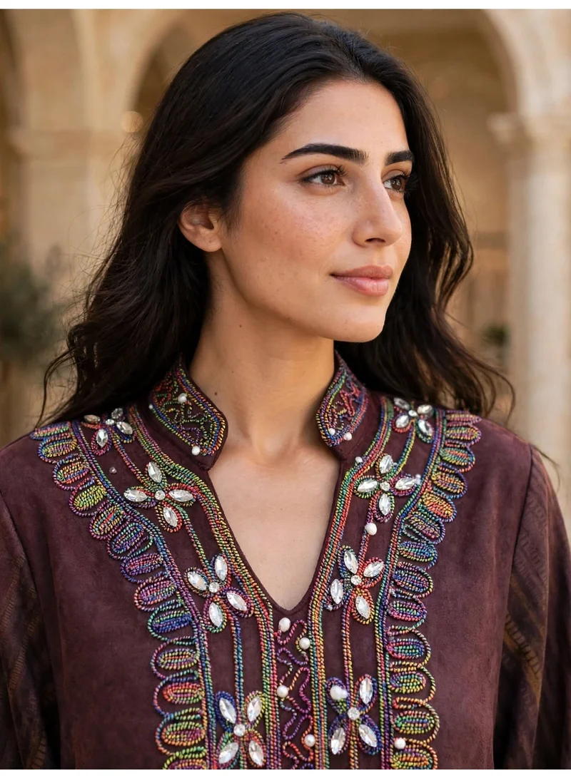اكسا جلابية ملابس شتوية شامواه مطرزة بالخرز الملون والكريستال للنساء من إكسا IKW1069