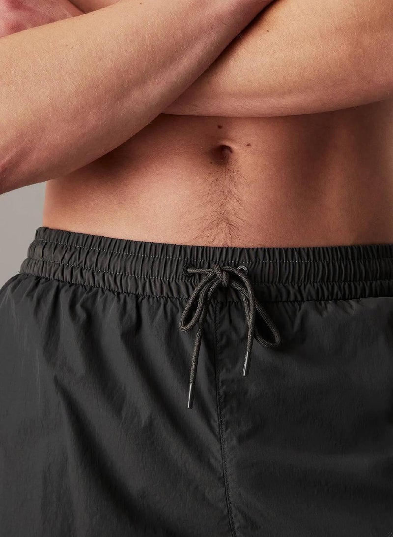 كالفن كلاين جينز شورت سباحة بخصر مزدوج من نايلون ناعم سي كيه - Image 3