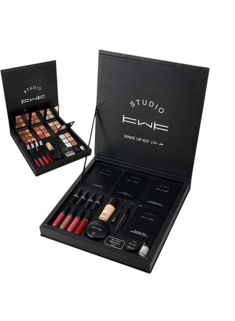 كيه دابليو كيه طقم مكياج من KWK متكامل من 19 قطعه متعددة و سهل الاستخدام - Image 1