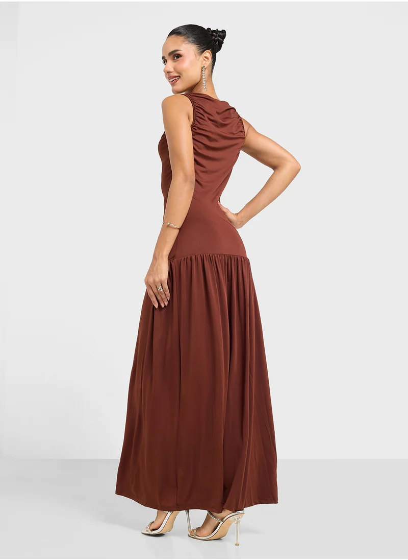 جينجر Ruched Drop Waist Pleated Dress