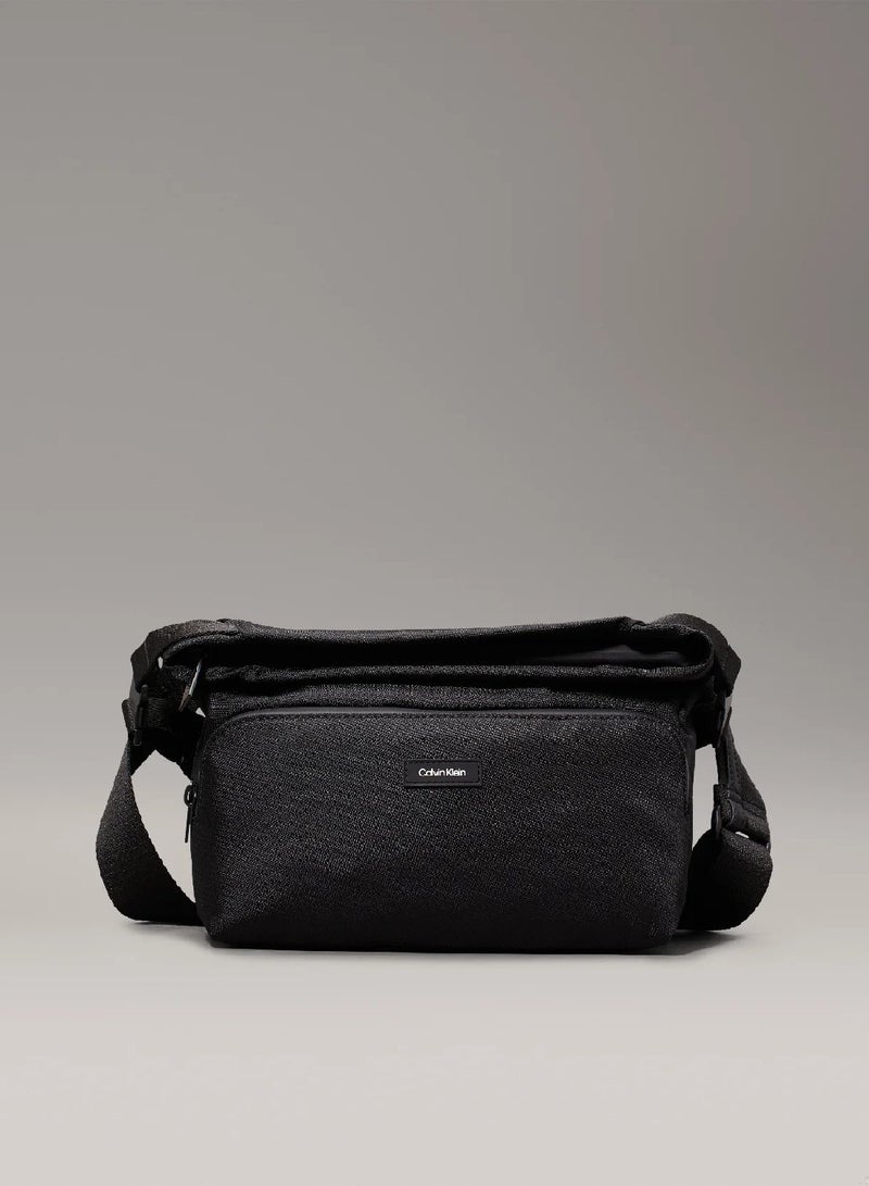 كالفن كلاين شنطة كروس بحزام كتف قابلة للطي - Image 1