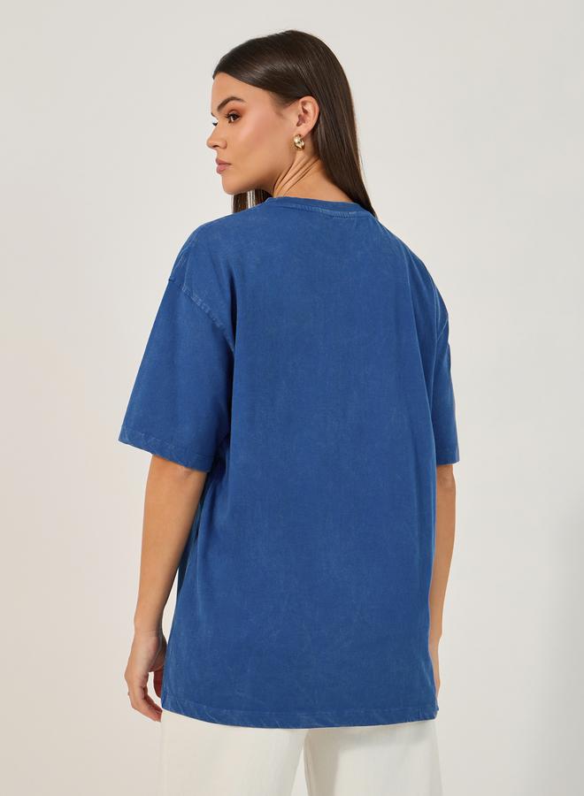 ستايلي تيشيرت بطباعة واسع بياقة دائرية وأكمام قصيرة - Image 4