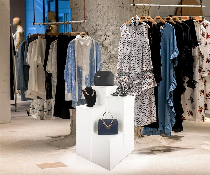 Displays2go Gallery Display Column Laminated Particle Board and Melamine Construction  White Laminate Finish WDCUBEWHT2 - Image 2