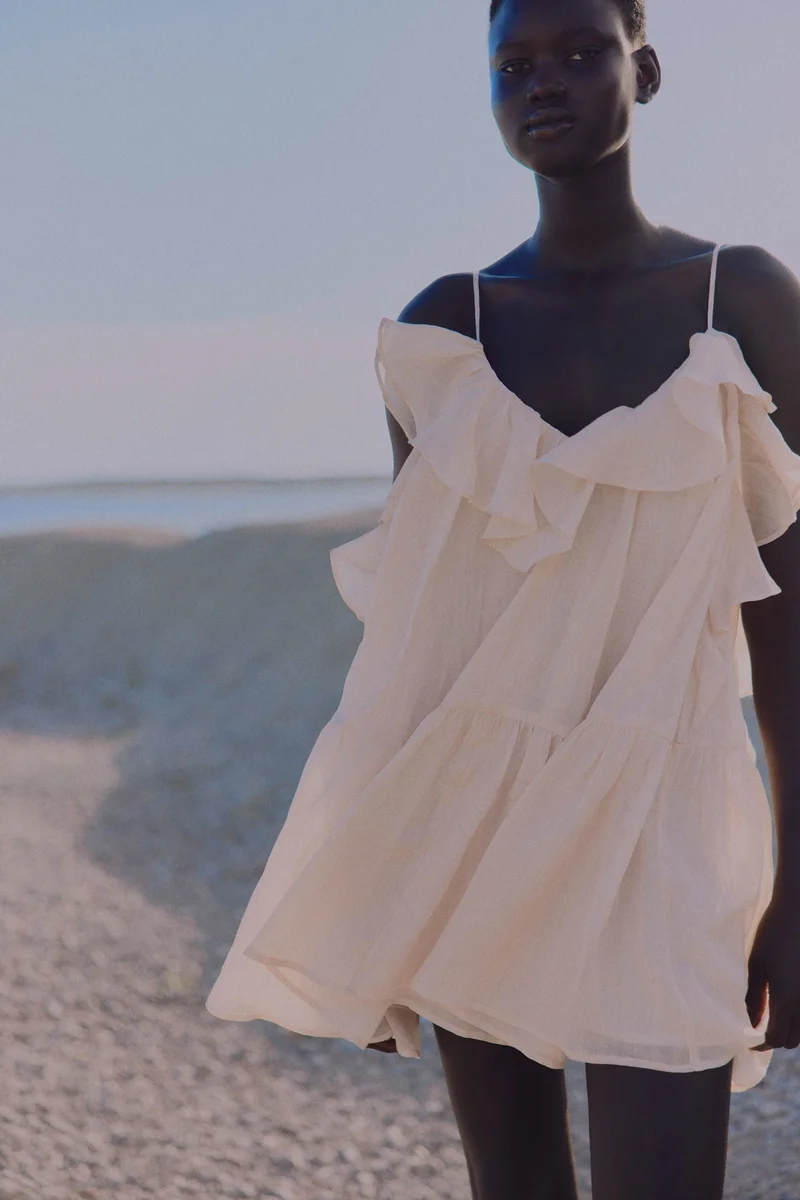 اتش اند ام فستان بتفاصيل مكشكشة