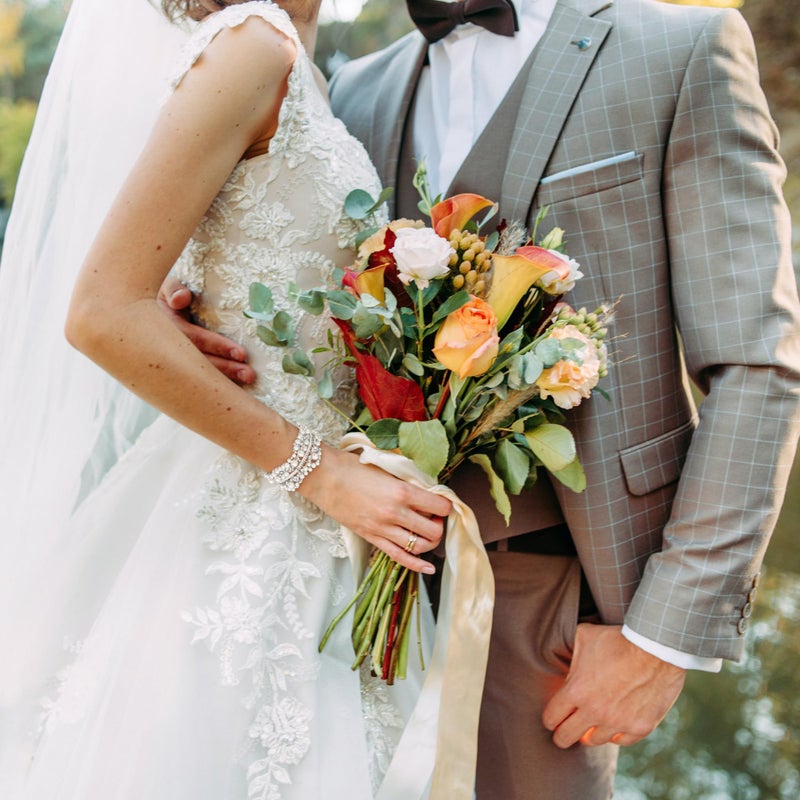 EVER FAITH مجوهرات زفاف EVER FAITH بلون أبيض مزينة بالأحجار الكريمة وزهور لؤلؤية مزيفة سوار مرن للنساء العرائس بلون فضي واضح - Image 2