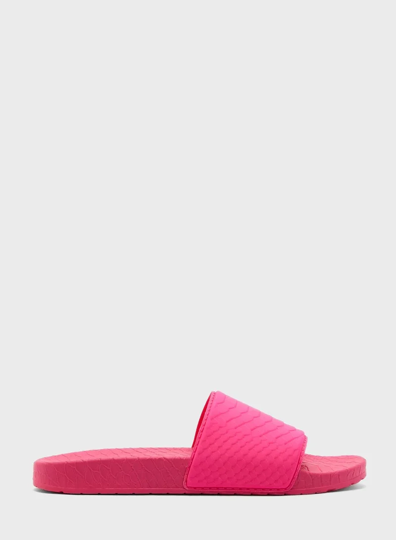 STEVE MADDEN Highlight Flat Sandal