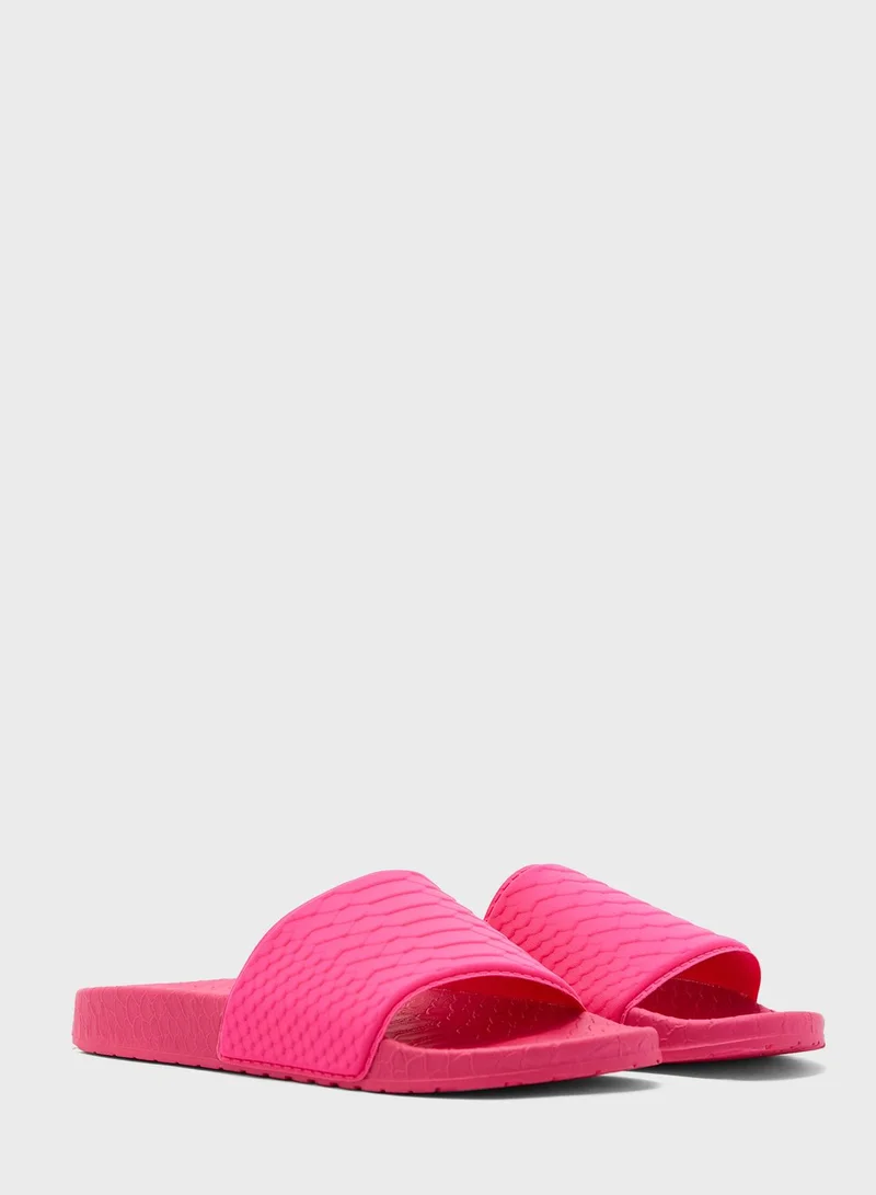 STEVE MADDEN Highlight Flat Sandal