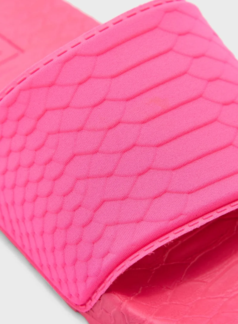 STEVE MADDEN Highlight Flat Sandal