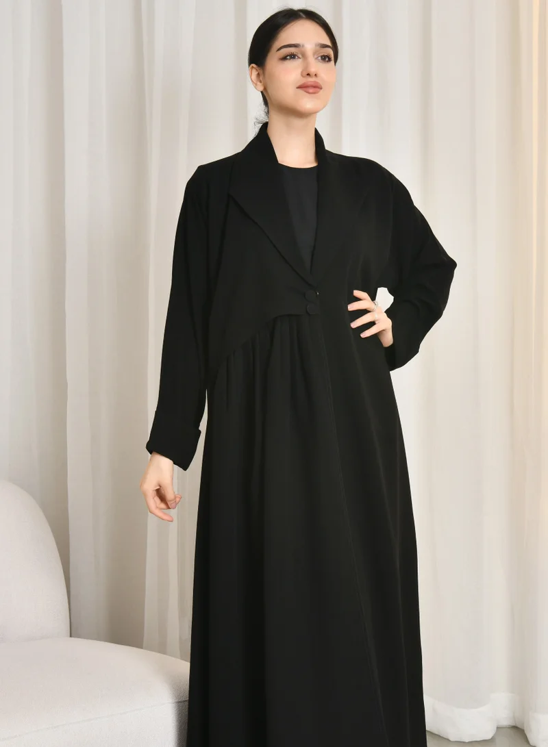 HAWRAA ABAYA Black abaya with a quarter-cloth blazer cut, side pleats and two button closures