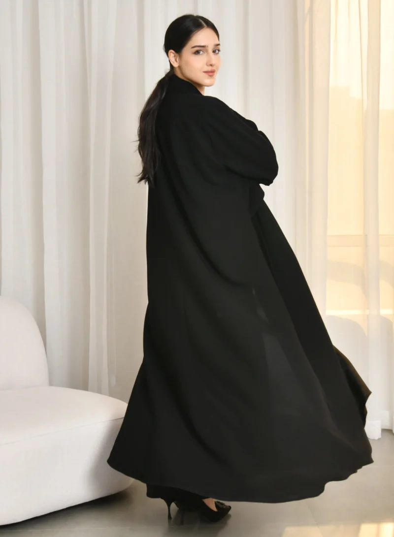 HAWRAA ABAYA Black abaya with a quarter-cloth blazer cut, side pleats and two button closures