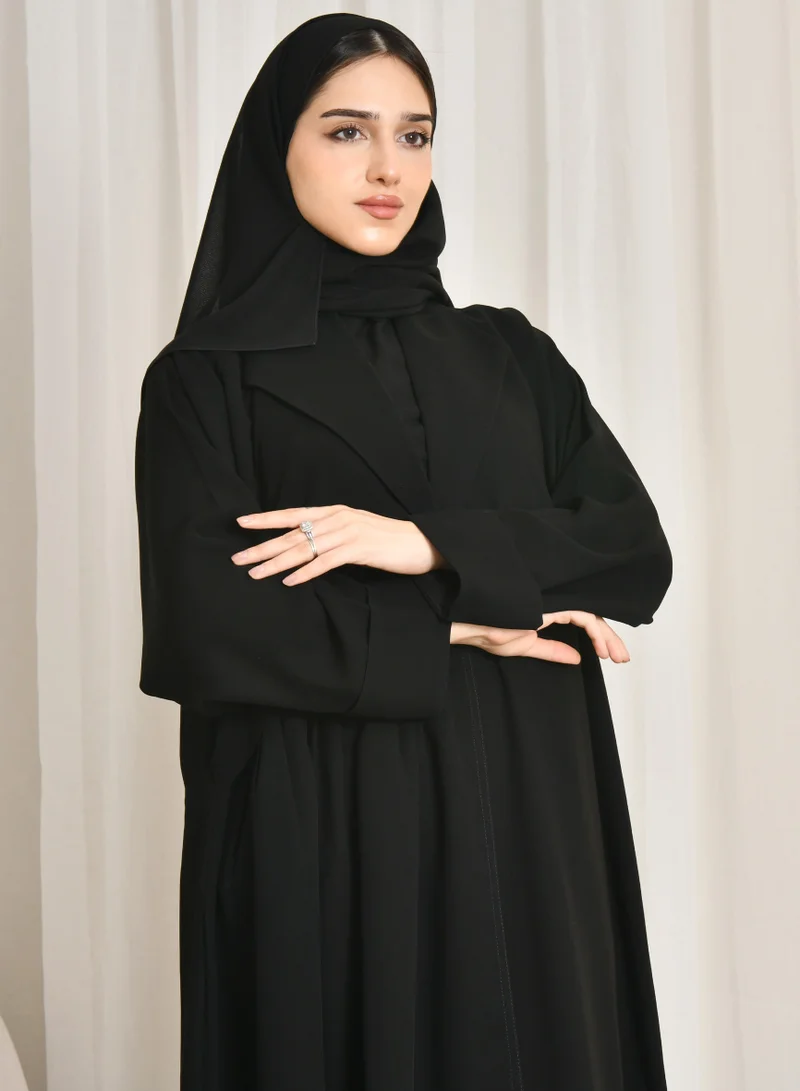 HAWRAA ABAYA Black abaya with a quarter-cloth blazer cut, side pleats and two button closures
