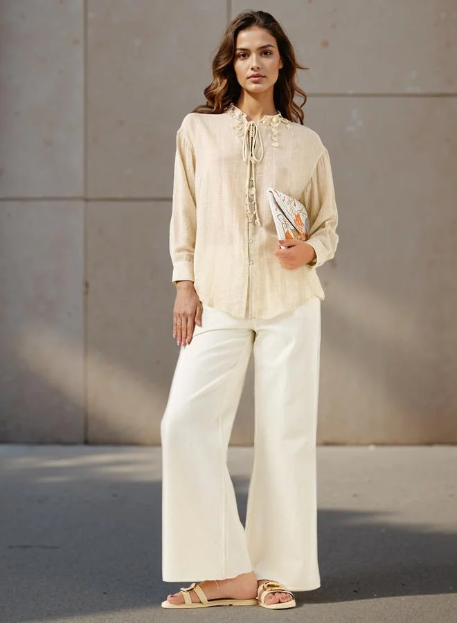 ايكونيك توب أيقوني بقصة عادية مع تفاصيل شرابات الصدف