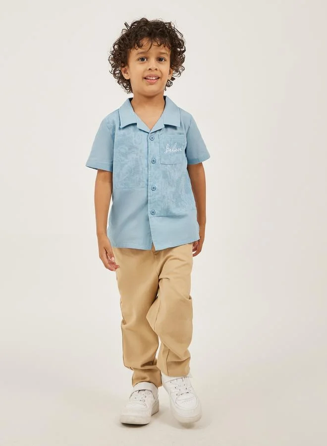 ستايلي قميص بألواح وتفاصيل مطرزة مع جيب