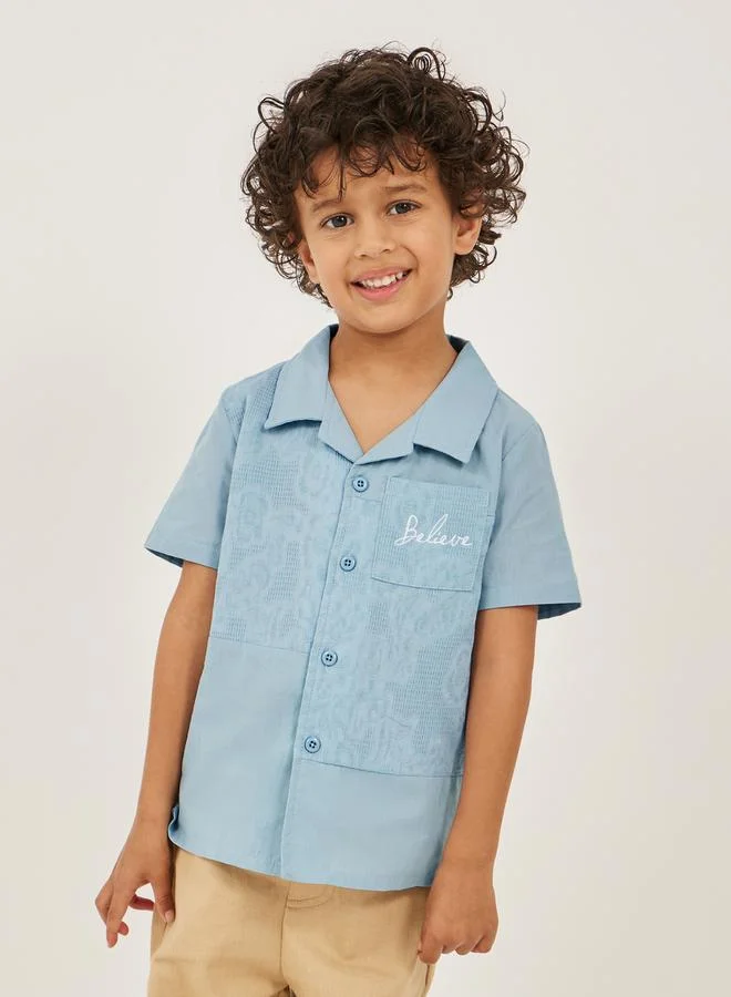 ستايلي قميص بألواح وتفاصيل مطرزة مع جيب