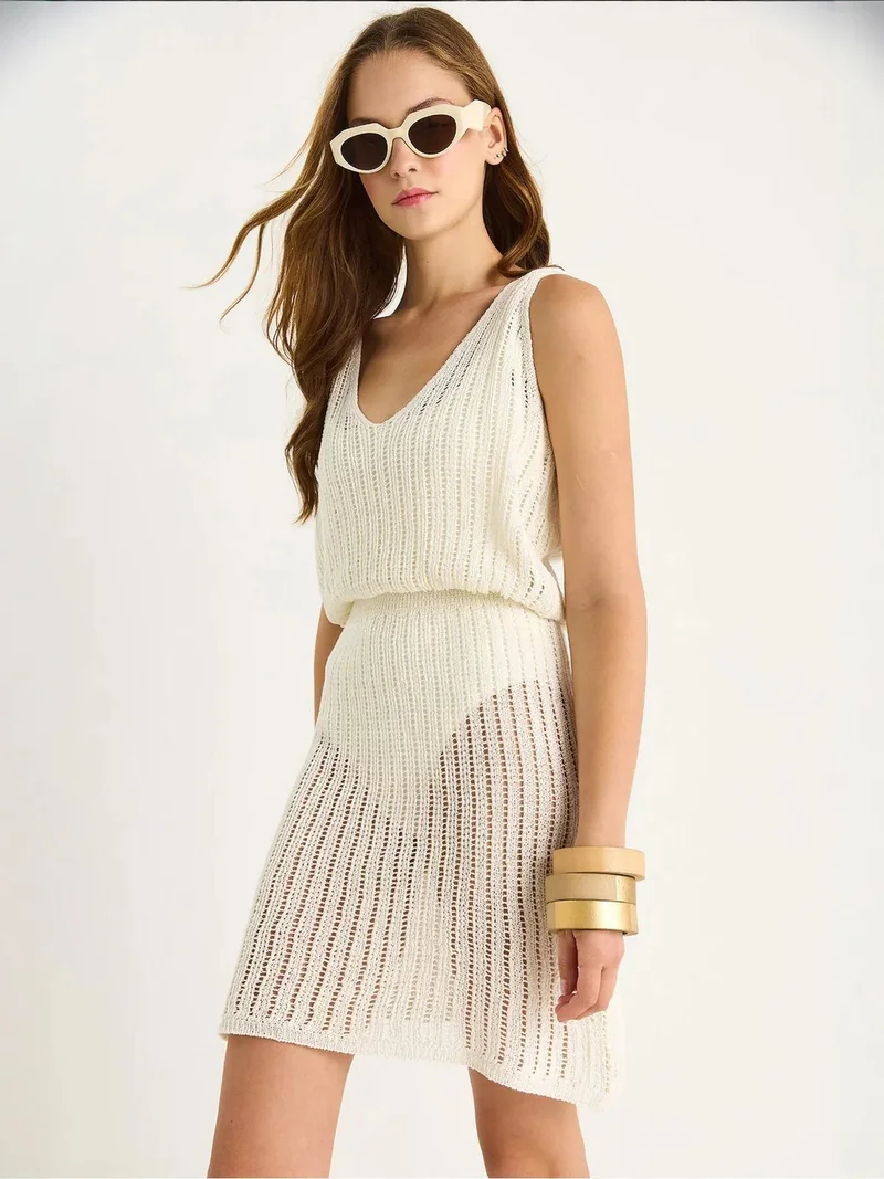 بيانكو لوتشي فستان ميدي محبوك بدون أكمام بياقة على شكل حرف