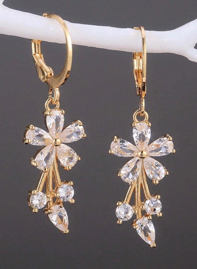 Trendy Earrings For Women Inlaid With Zirconia - Image 2