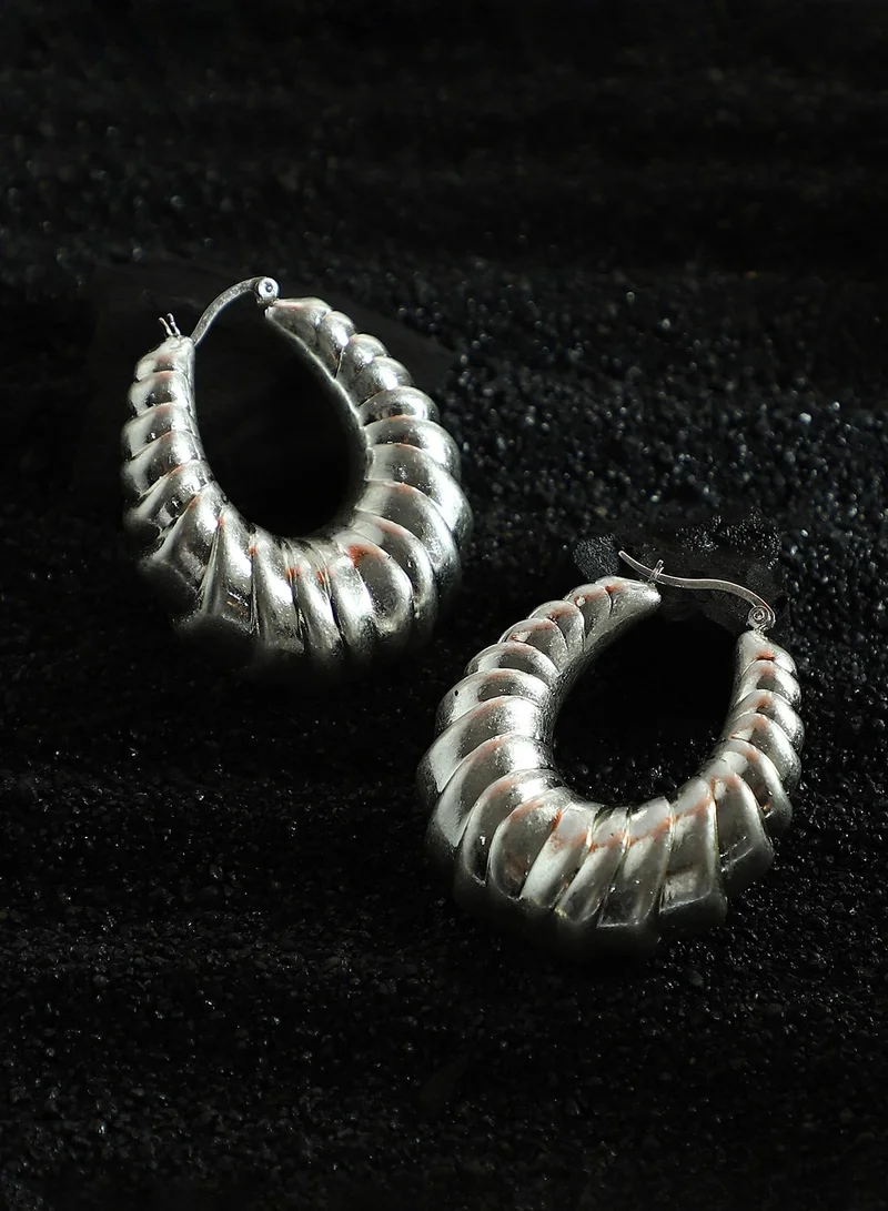 سوهي SOHI Women's The Chunky-Ripple Hoop Earrings For Casual Wear | Metallic  Colour | Alloy Material | Hinge Closure | Metallic Earrings | Hoop Earrings For Women & Girls