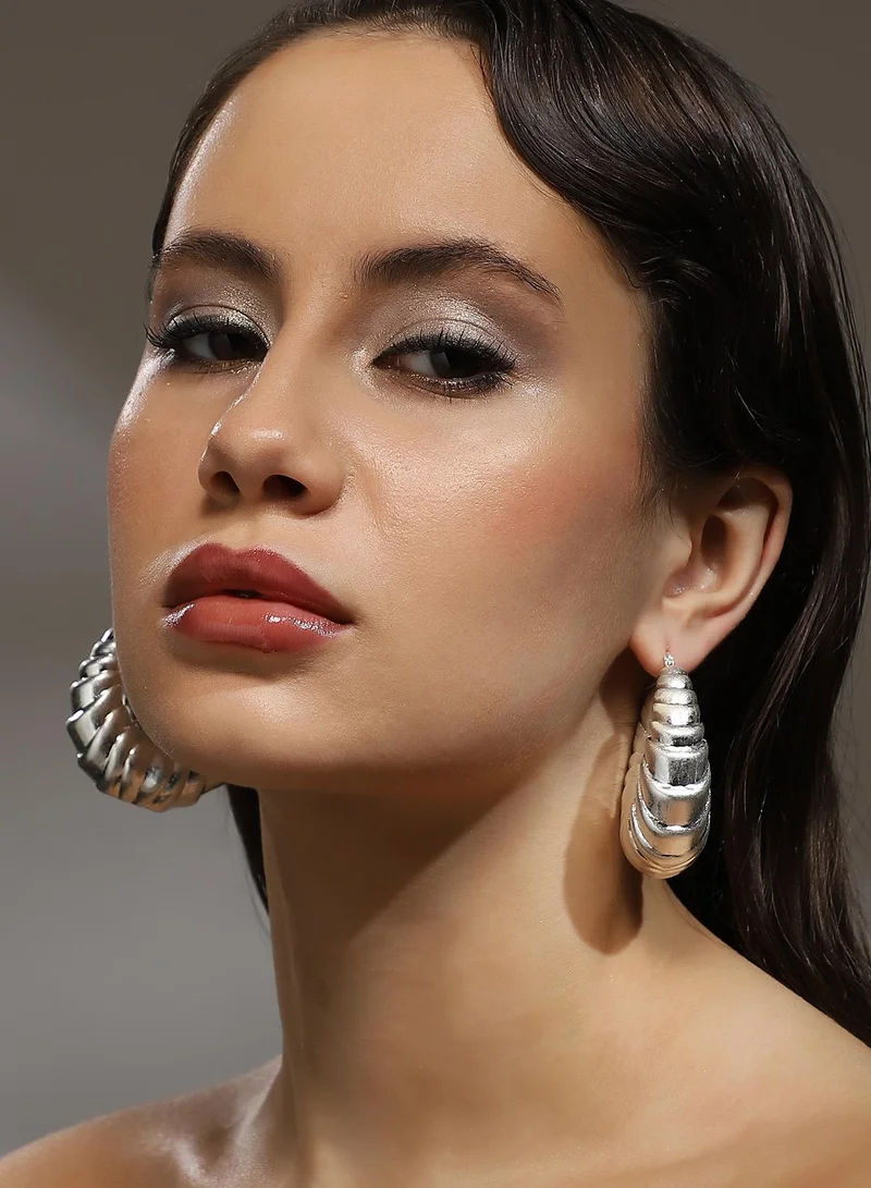 سوهي SOHI Women's The Chunky-Ripple Hoop Earrings For Casual Wear | Metallic  Colour | Alloy Material | Hinge Closure | Metallic Earrings | Hoop Earrings For Women & Girls