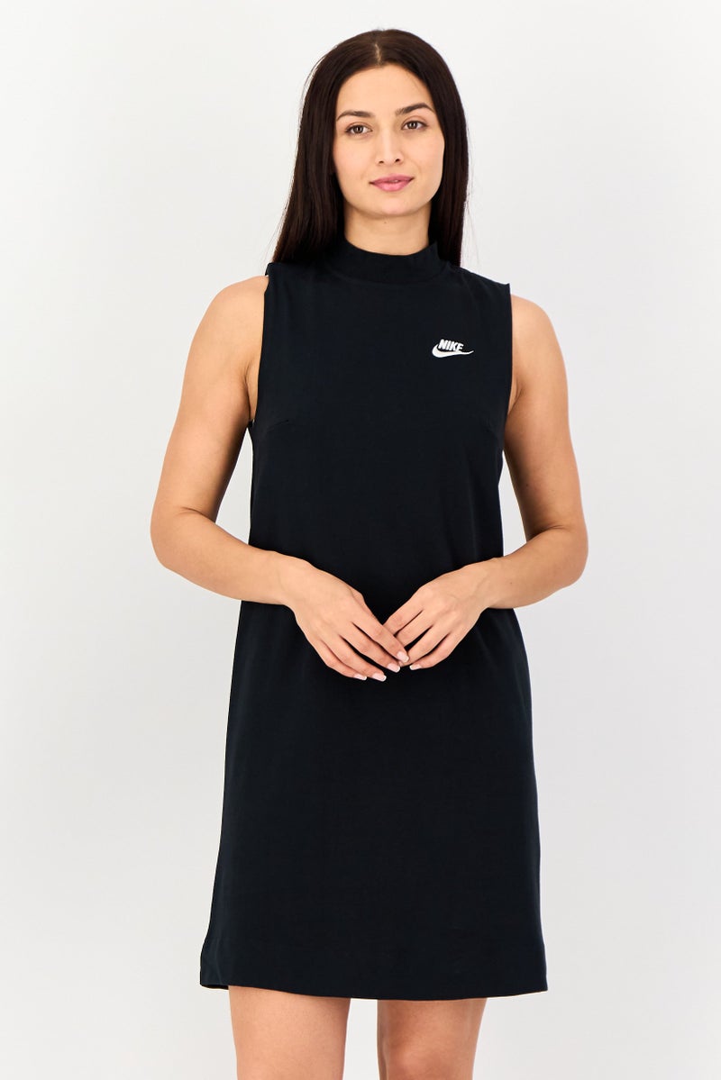 Nike فستان رياضي نسائي مزين بشعار مطرز، خارجي، أسود - Image 1