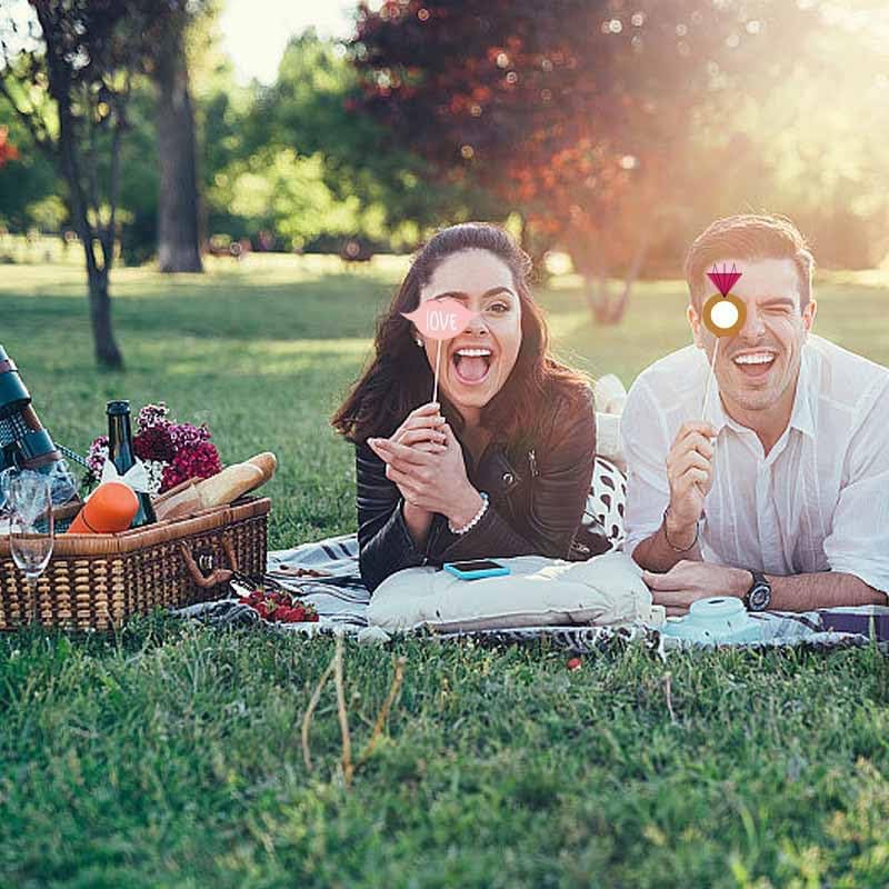 HANSAMU أدوات تصوير عيد الحب - أدوات تنكرية مضحكة - أدوات تصوير سيلفي لالتقاط الصور - زينة خلفية إبداعية - مجموعة لافتات لالتقاط الصور لوازم الحفلات 20 قطعة - Image 4