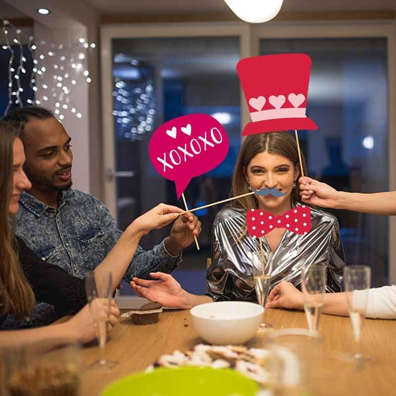 HANSAMU أدوات تصوير عيد الحب - أدوات تنكرية مضحكة - أدوات تصوير سيلفي لالتقاط الصور - زينة خلفية إبداعية - مجموعة لافتات لالتقاط الصور لوازم الحفلات 20 قطعة - Image 3