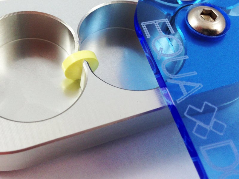 EQUADOSE جهاز تقسيم الحبوب EQUADOSE بشفرات ألمنيوم دقيقة، يقطع الحبوب الكبيرة والصغيرة، الفيتامينات، والأقراص بأمان ونظافة، مقسم حبوب سهل لجرعات دقيقة من الأدوية - Image 2