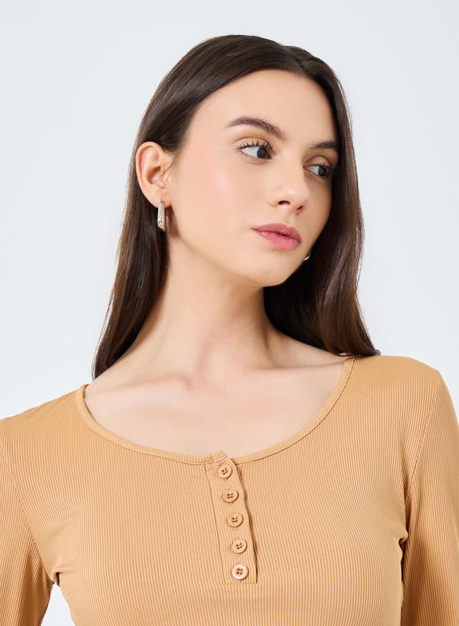 تايك تو بلوزة بياقة دائرية وتفاصيل أزرار - Image 3