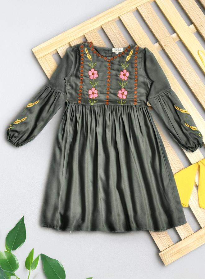 Bella Moda Floral Embroidered Round Neck Knee-Length Dress - Image 1