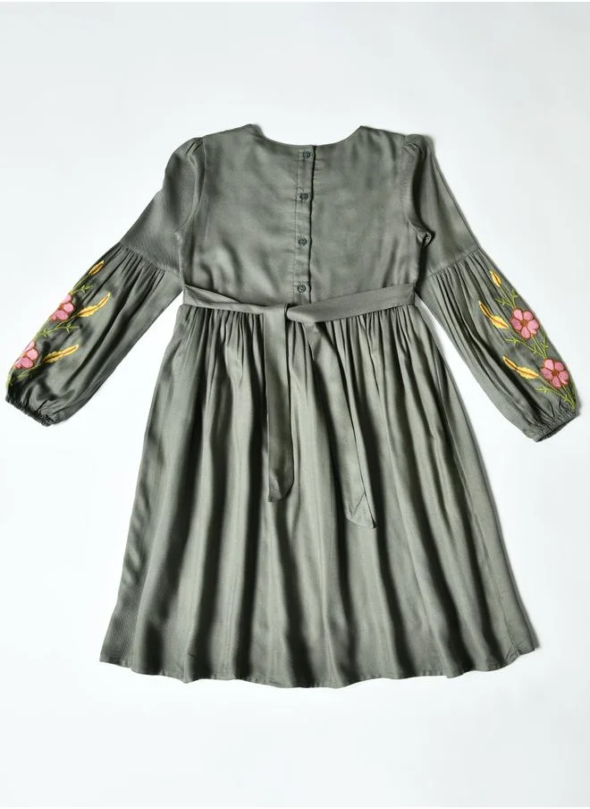 بيلا مودا Bella Moda Floral Embroidered Round Neck Knee-Length Dress