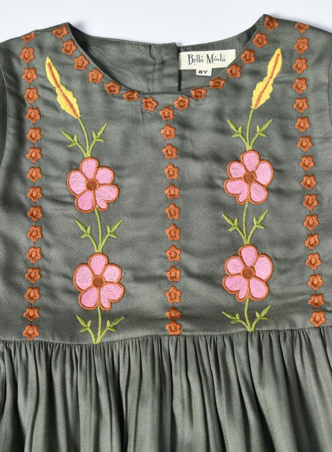 Bella Moda Floral Embroidered Round Neck Knee-Length Dress - Image 3