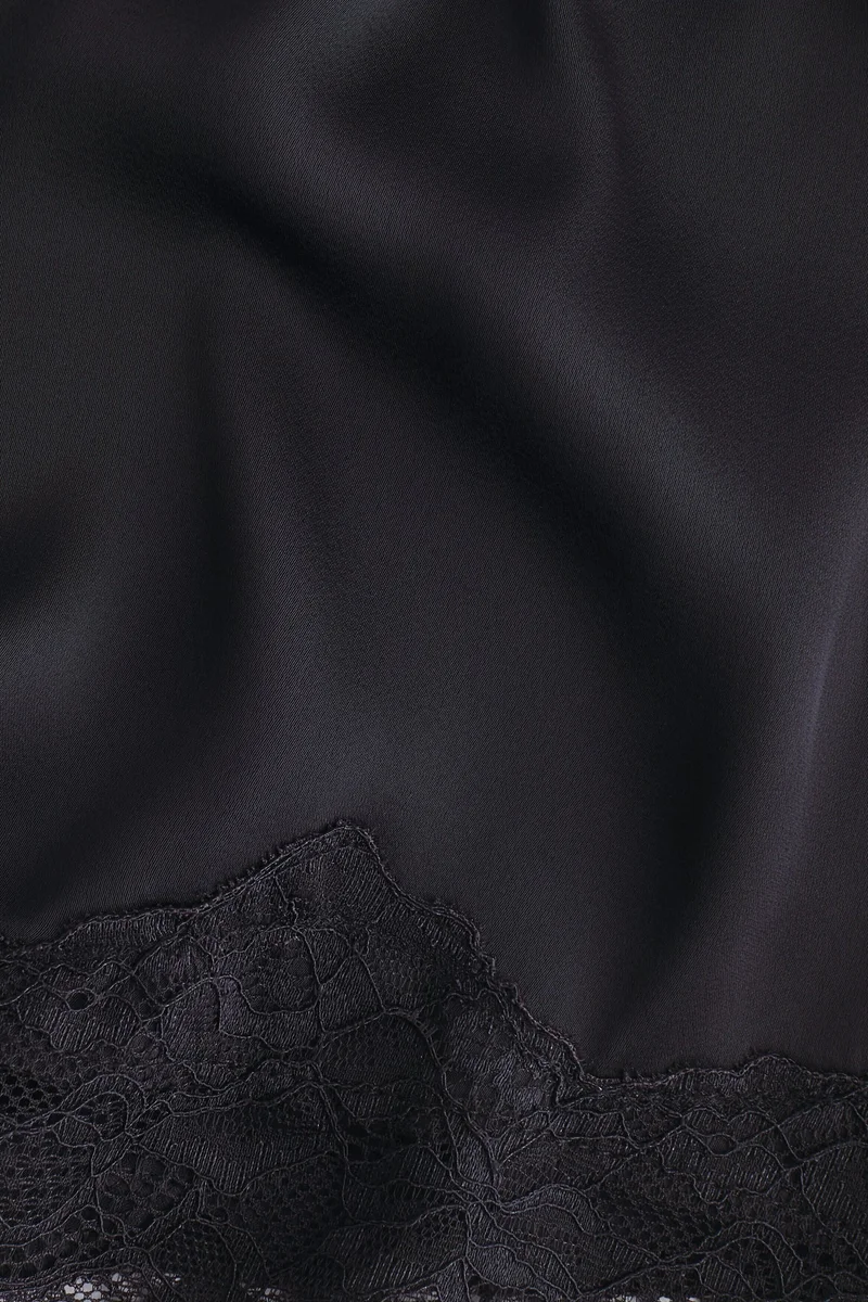 H&M Lace-trimmed satin shorts