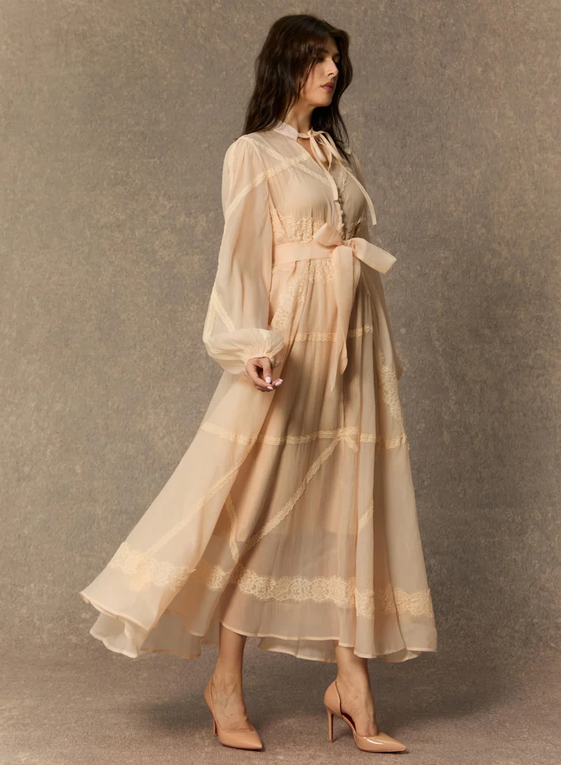سنفير Lovely Details Beige Tie Neck Lace Panel Maxi Dress