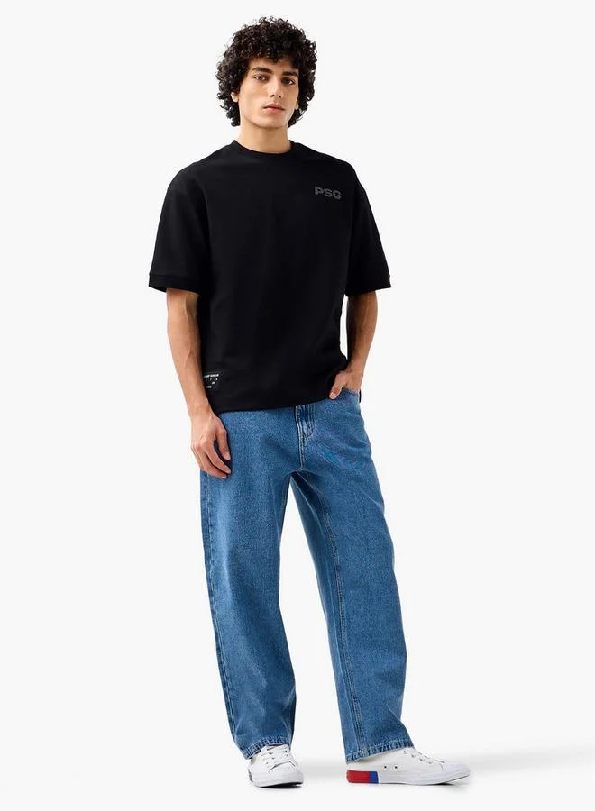 اس بي كاركترز تيشيرت رجالي بياقة دائرية وأكمام قصيرة بطبعة باريس سان جيرمان