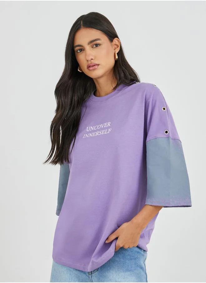 ستايلي Styli Spray Painted Exaggerated Shoulder Oversized T-Shirt with Eyelet Detail