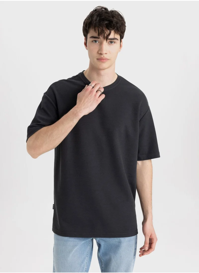 ديفاكتو Comfort Fit Crew Neck T-Shirt