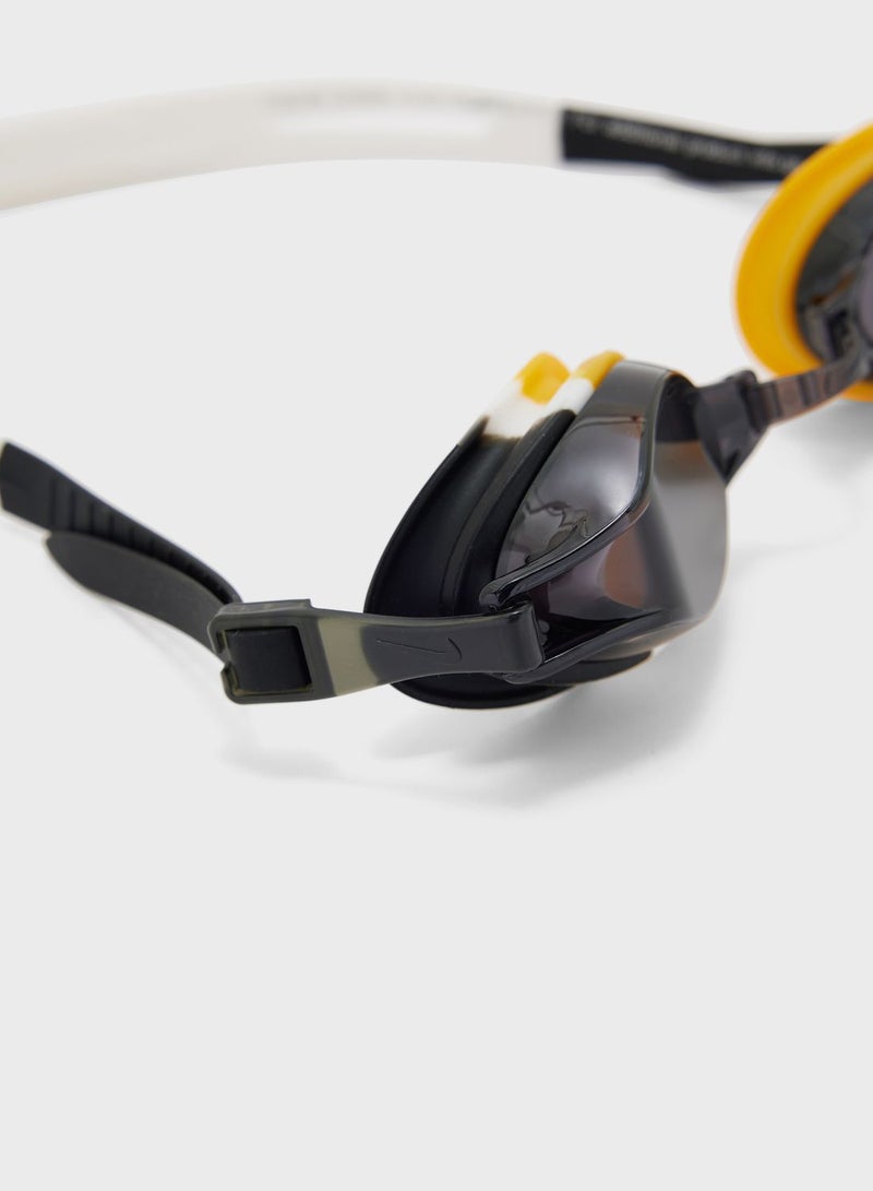 نايكي نظارة سباحة مزينة بشعار الماركة - Image 3