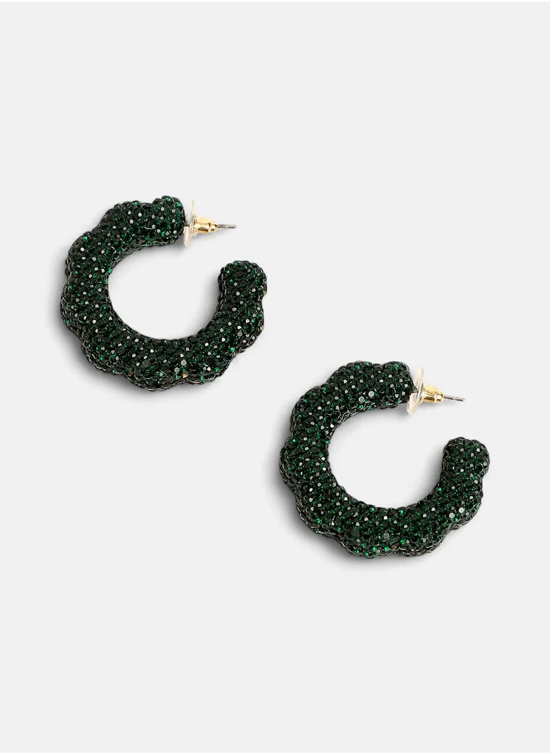 سوهي The Jingle Stones Studded Half Hoop Earrings