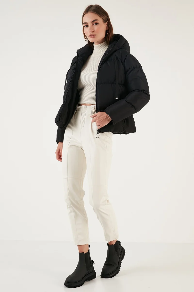 ليلا Pocket Hooded Regular Fit Puffer Coat Women's Coat 640Y002
