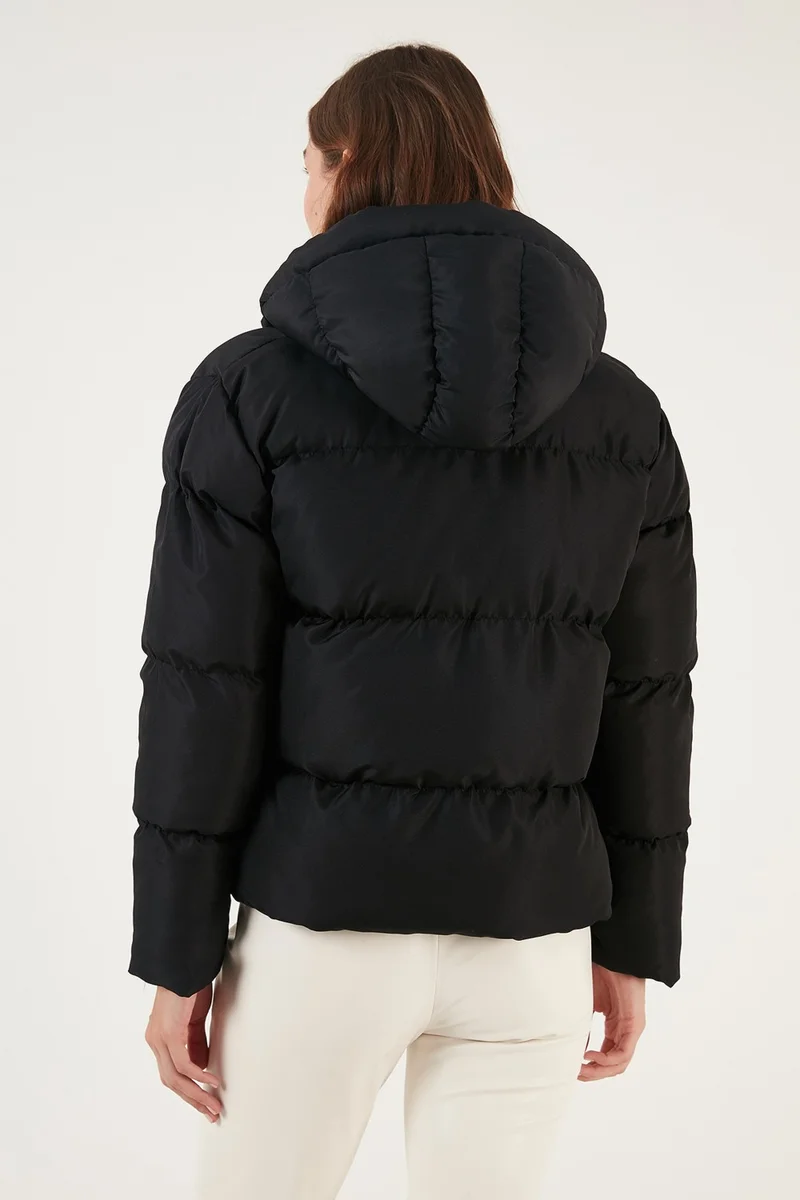 ليلا Pocket Hooded Regular Fit Puffer Coat Women's Coat 640Y002