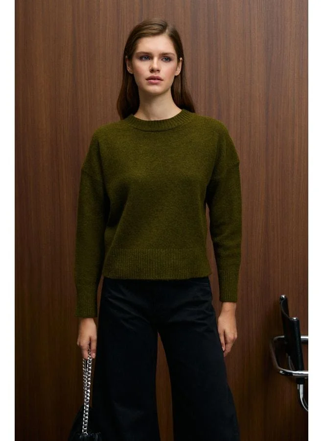 GRIMELANGE NANNA Women's Oversize Fit Ultra-Soft Cashmere Yarn Crew Neck Thick Knit Khaki Sweater.