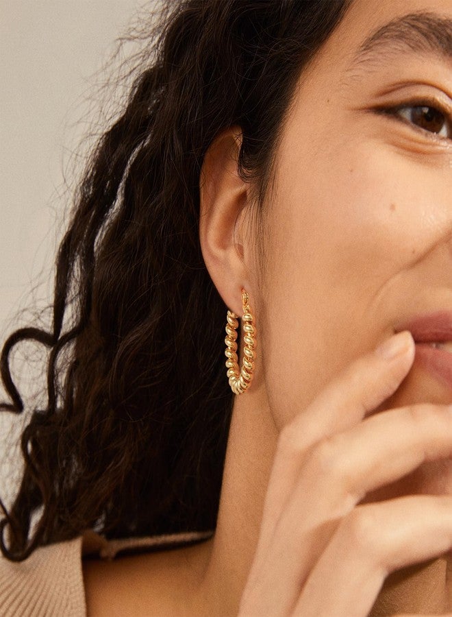 ميفيكو أقراط حلقية ذهبية من ميفيكو للنساء، مطلية بذهب عيار 18 قيراط، بتصميم حلقي ملفوف بنابض، بسيطة، مضادة للحساسية، كبيرة الحجم، مجوهرات أنيقة لها. - Image 3