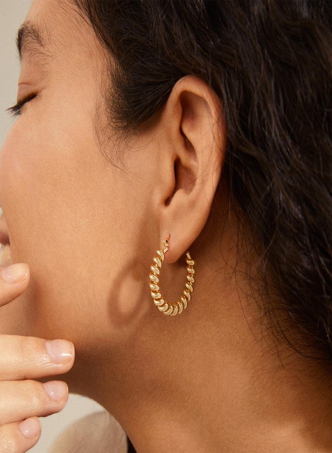 ميفيكو أقراط حلقية ذهبية من ميفيكو للنساء، مطلية بذهب عيار 18 قيراط، بتصميم حلقي ملفوف بنابض، بسيطة، مضادة للحساسية، كبيرة الحجم، مجوهرات أنيقة لها. - Image 2