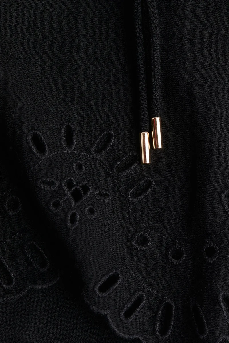 اتش اند ام فستان بتصميم قميص مزين بتطريز برودري مثقب