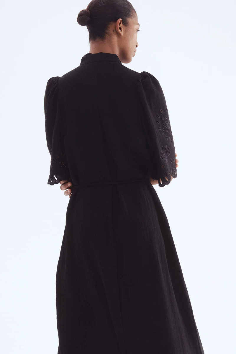 اتش اند ام فستان بتصميم قميص مزين بتطريز برودري مثقب